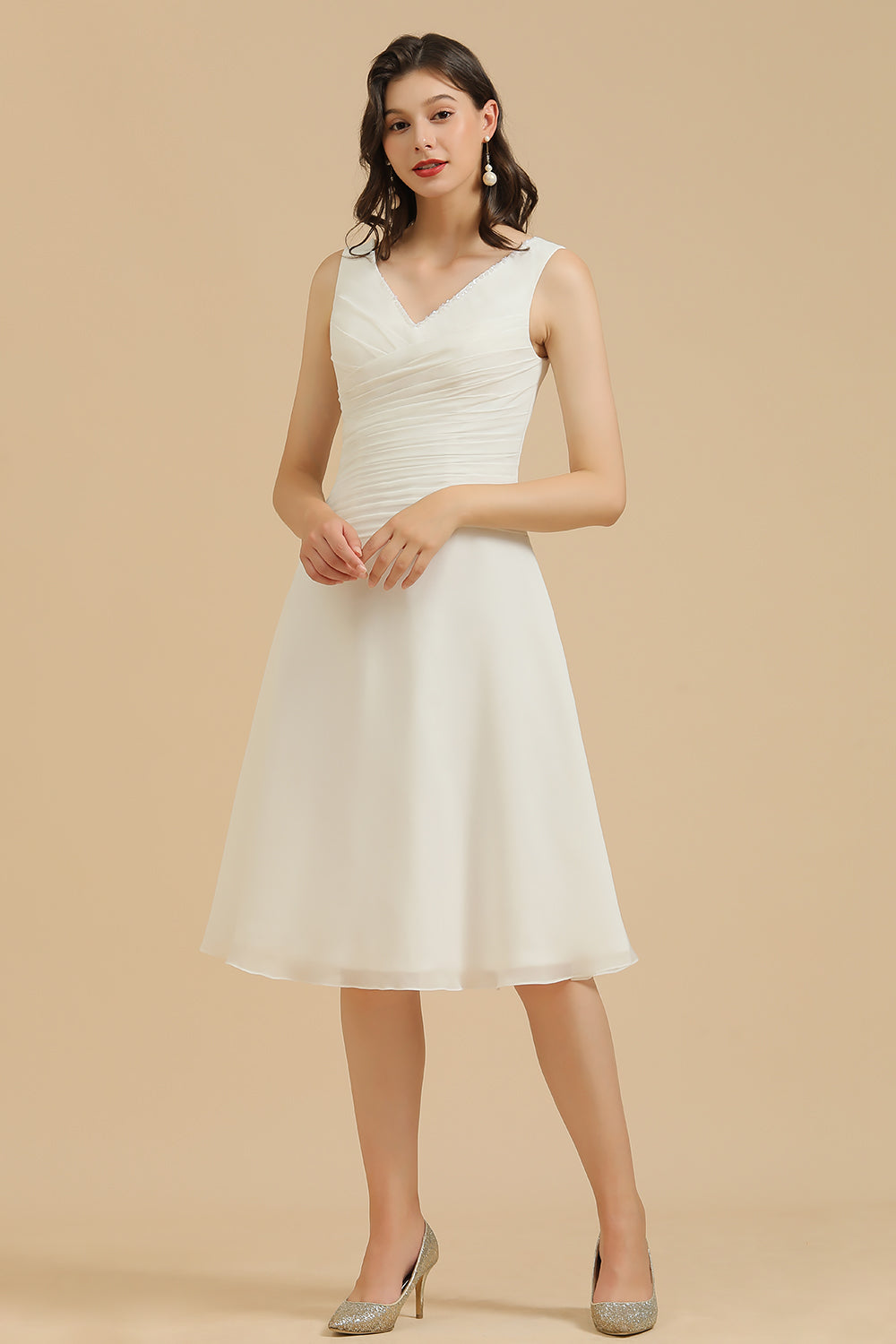Babyonlinedress.de bietet Große Ausschwal von Schlichtes Brautjungfernkleider Weiß online. Kurze Kleider Für Brautjungfern mit hocher Qualität bekommen.