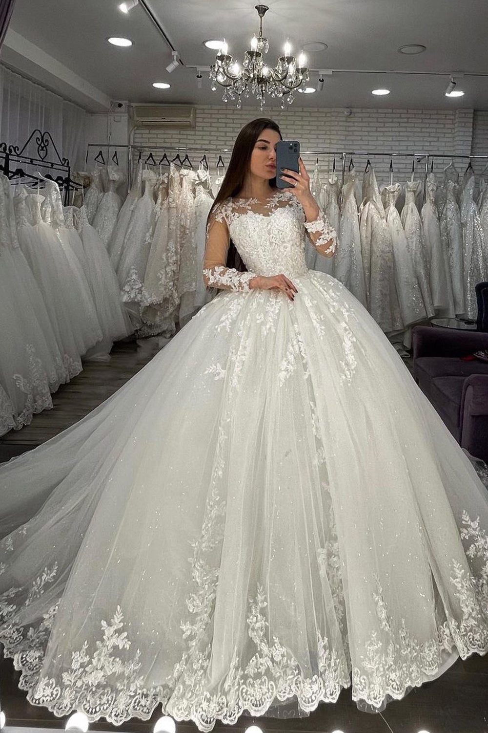 Ballkleid-Hochzeitskleid aus transparentem Tüll mit langen Ärmeln und Applikationen