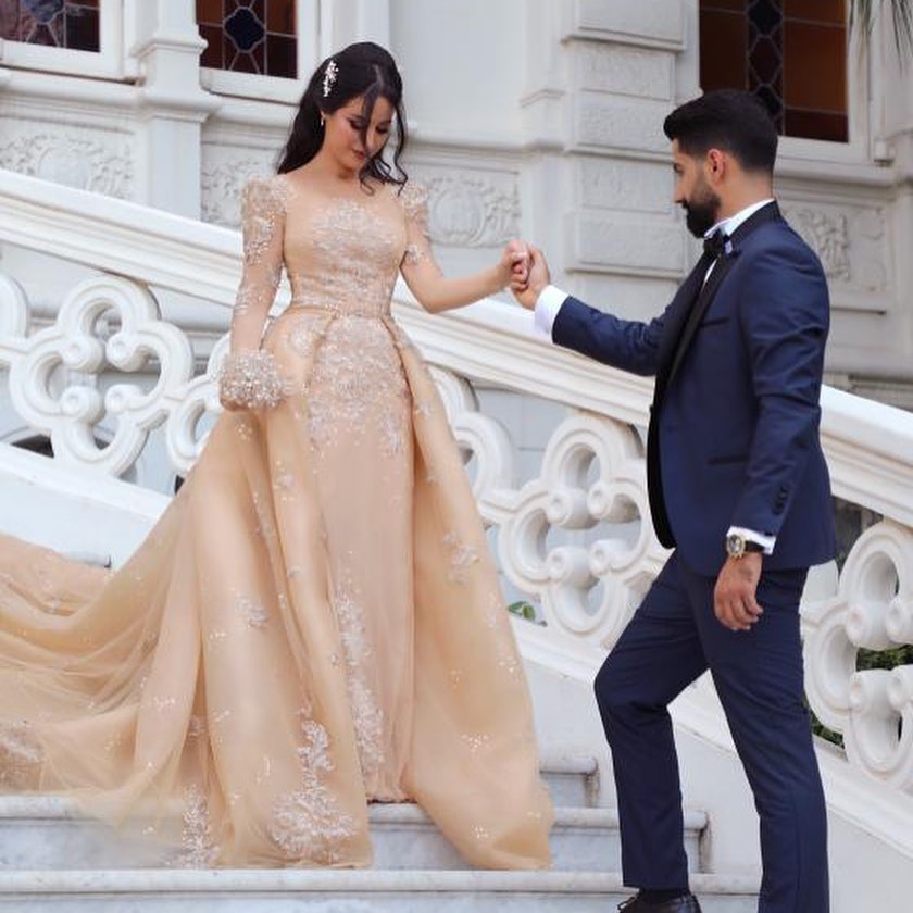 Abnehmbares Bateau-Brautkleid mit langen Ärmeln und Tüll
