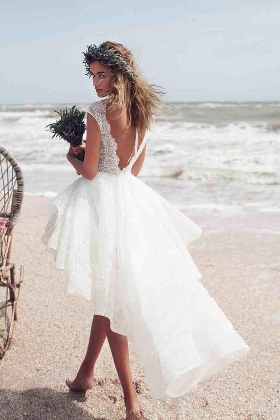 Boho Hi-Lo ärmelloses A-Linien-Strandhochzeitskleid mit Bateau-Spitze