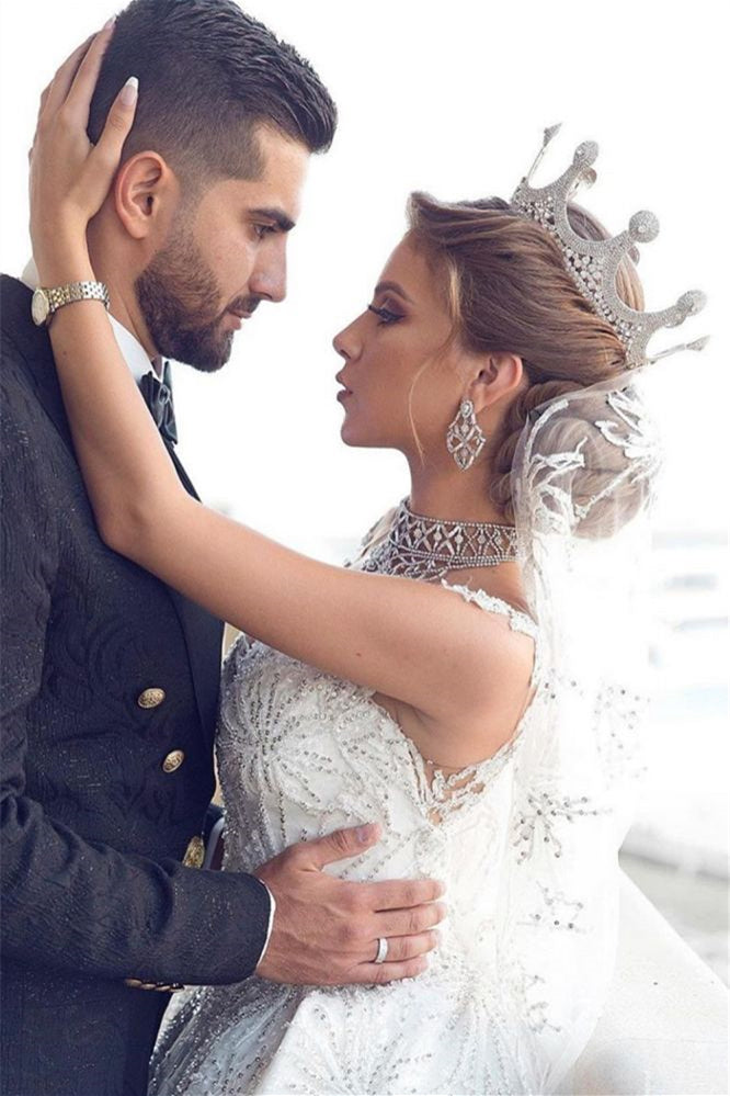 Glamouröses Ballkleid-Brautkleid mit Flügelärmeln und Perlenverzierung