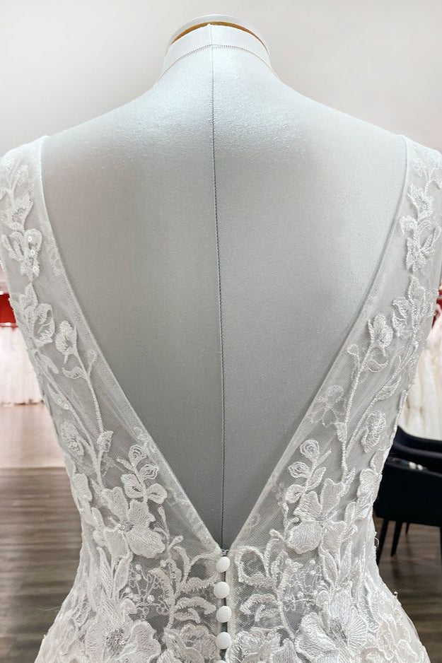Langes A-Linien-Brautkleid mit tiefem V-Ausschnitt und ärmellosem Tüll mit offenem Rücken und Spitzenapplikationen
