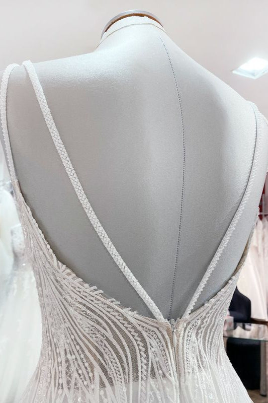 Ärmelloses, rückenfreies Brautkleid mit V-Ausschnitt, Pailletten, Rüschen und A-Linie-Tüll