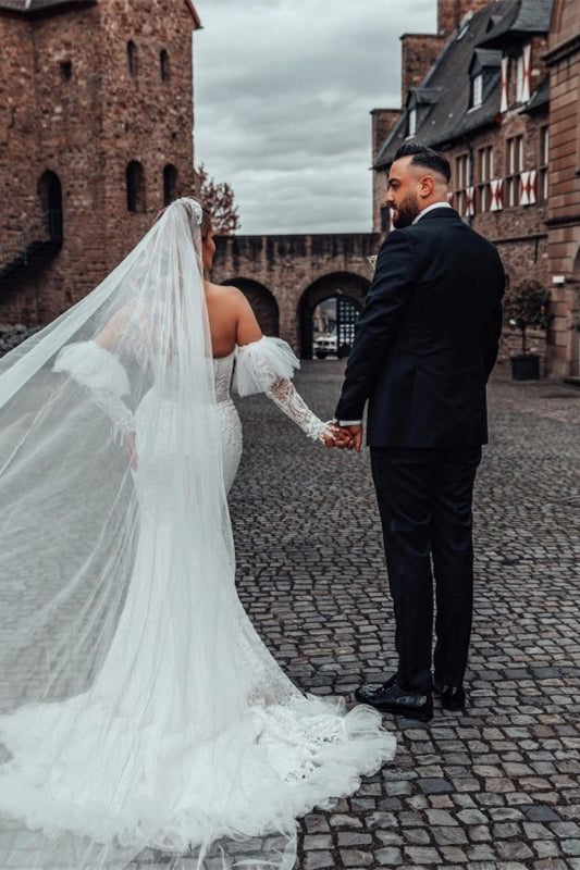 Langes, herzförmiges Brautkleid mit Blasenärmeln und Spitze im Meerjungfrau-Stil