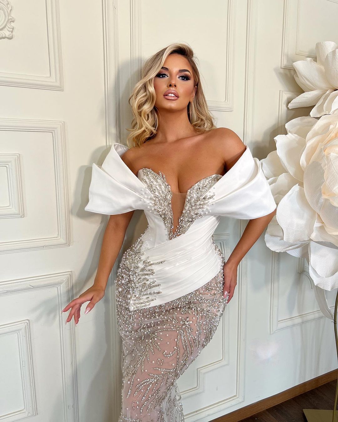 Schweres weißes Ballkleid, Pailletten-Meerjungfrauenkleid, ärmelloser Tüll
