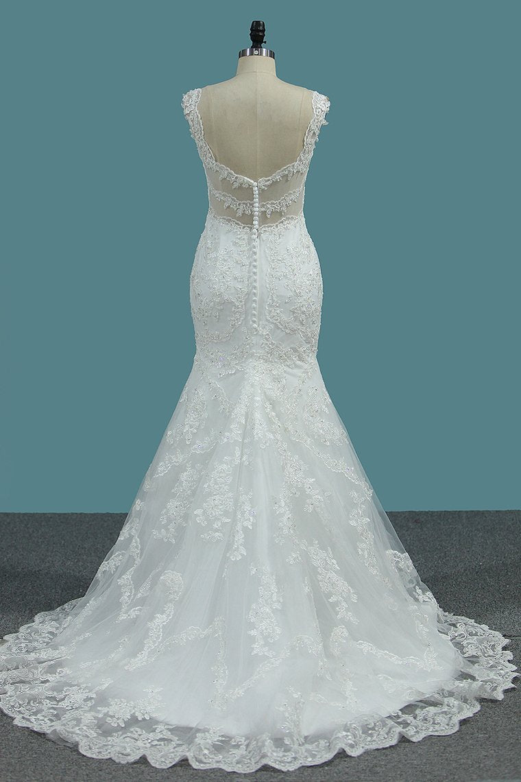 Bodenlanges Meerjungfrau-Brautkleid mit breiten Trägern, V-Ausschnitt und Spitzenapplikationen