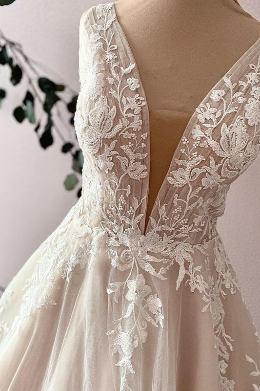 Brautkleid in A-Linie mit breiten Trägern, Herzausschnitt und Tüllapplikationen aus Spitze