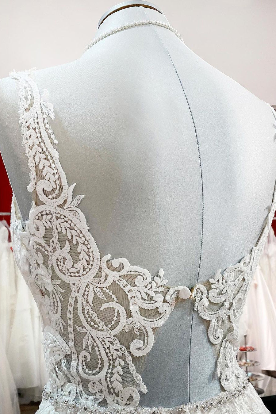 Elegantes, langes, bodenlanges Brautkleid mit Tüll-Schatz in A-Linie