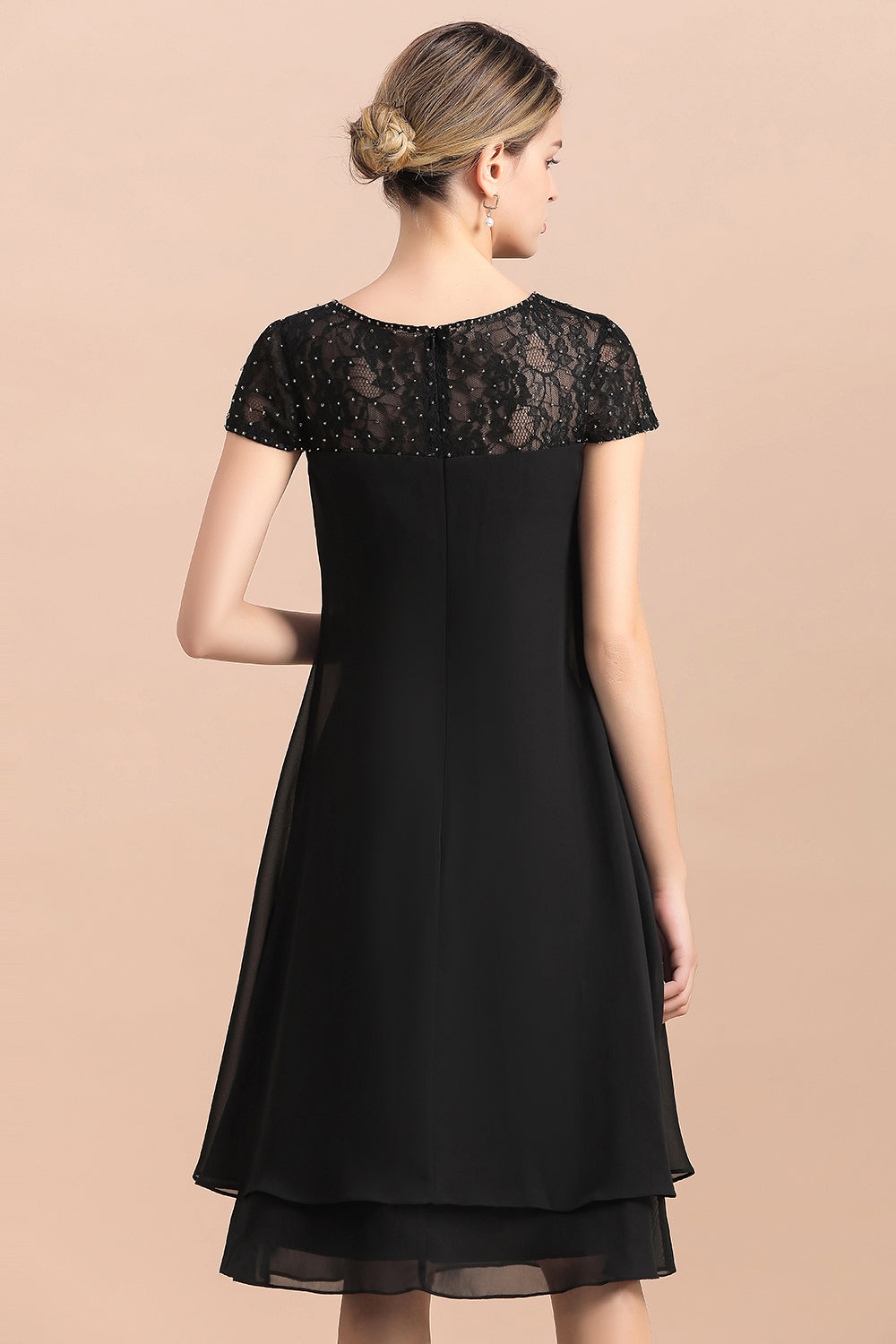 Finden Sie Schwarze Brautmutterkleider Kurz online bei babyonlinedress.de. Chiffon Kleider Für Brautmutter maß geschneidert bekommen.