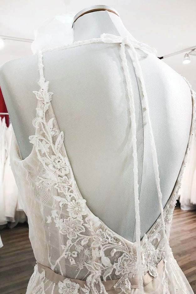Langes, rückenfreies Brautkleid in A-Linie mit Spitze, Tüll und V-Ausschnitt