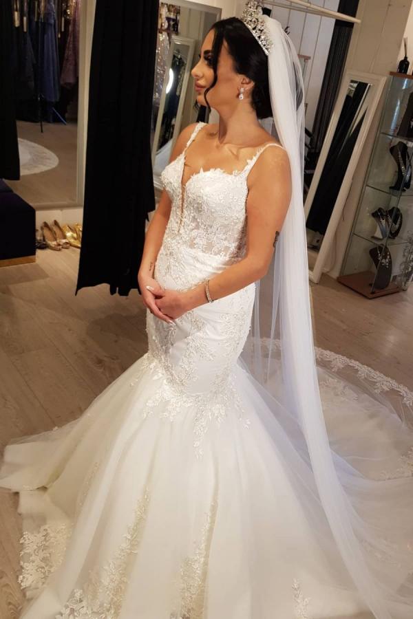 Langes Meerjungfrau-Brautkleid aus Tüll mit Spaghettiträgern und Spitzenapplikationen