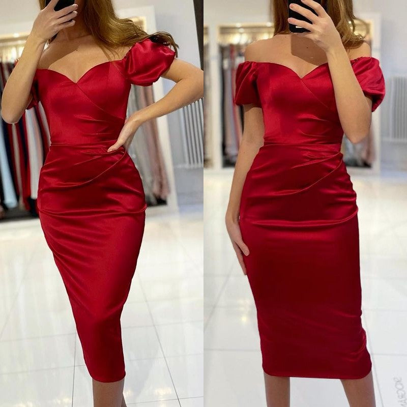 Burgunderfarbenes, schulterfreies, kurzes Ballkleid