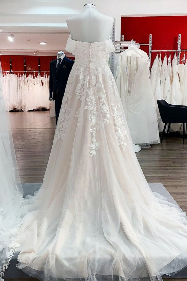 Ärmelloses, schulterfreies Brautkleid in A-Linie mit Spitzenapplikationen