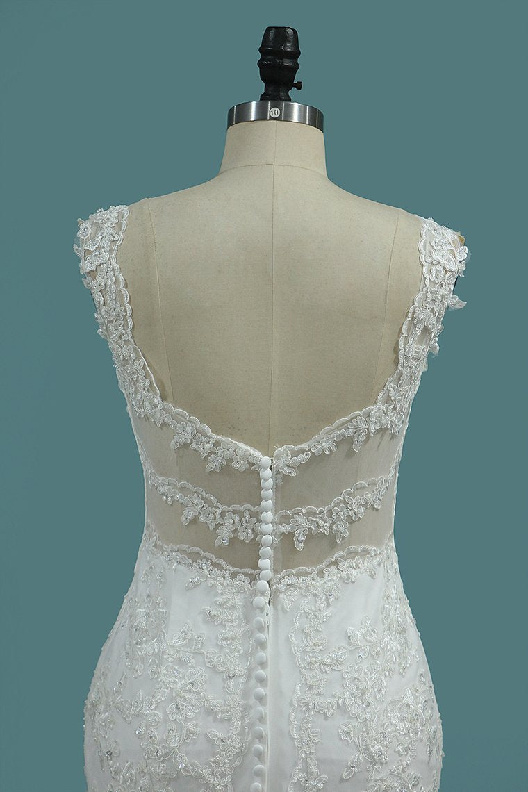 Bodenlanges Meerjungfrau-Brautkleid mit breiten Trägern, V-Ausschnitt und Spitzenapplikationen