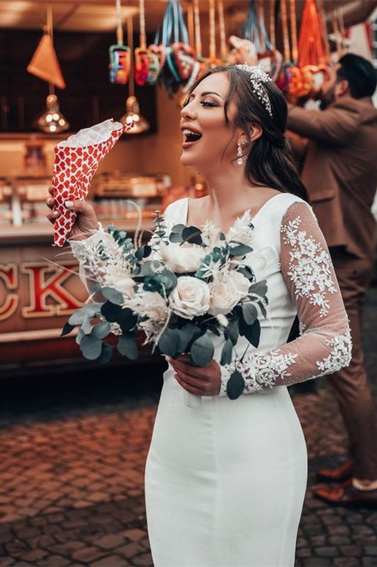 V-Ausschnitt, lange Ärmel, Spitzen-Brautkleid im Meerjungfrau-Stil