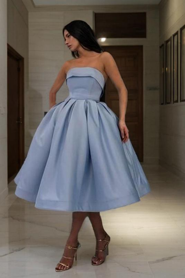 Staubblaues trägerloses Ballkleid mit hoher Taille und ärmellosem Ballkleid