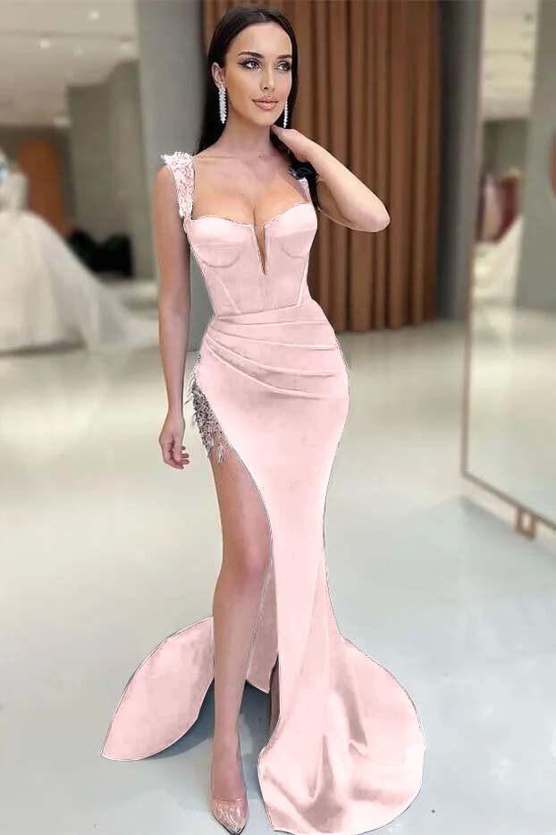 Wunderschönes schwarzes Ballkleid mit V-Ausschnitt, geteilter Meerjungfrau und ärmellosen Perlen