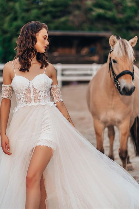 Brautkleid aus Spitze mit Spaghettiträgern, abnehmbaren Ärmeln und Schlitz