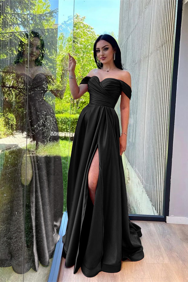 Herrliches, schulterfreies Abendkleid in Altrosa mit Schlitz vorne und Herzausschnitt