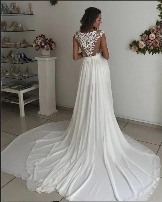 Langes Brautkleid in A-Linie mit V-Ausschnitt und Schlitz