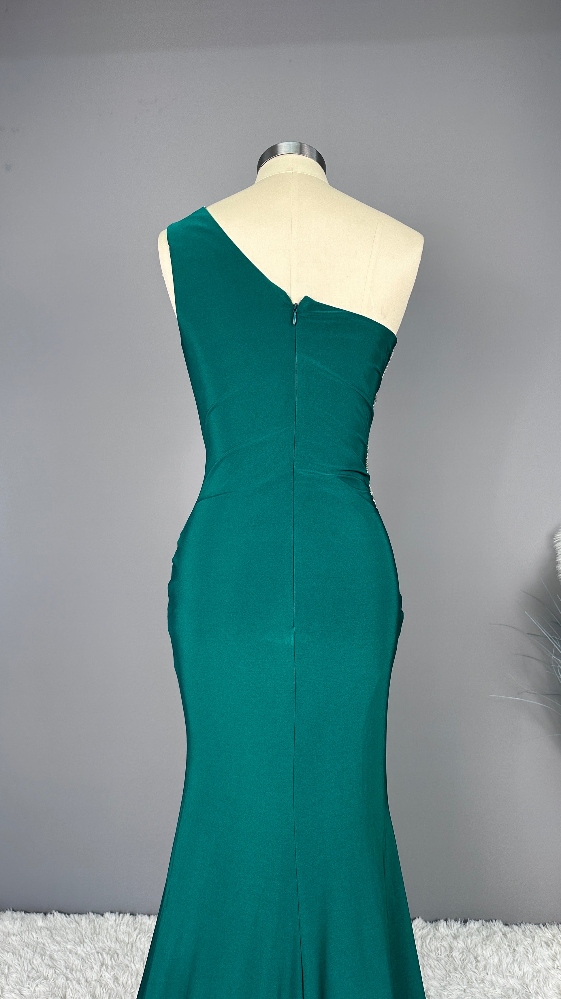 Abendkleid lang, smaragdgrün, ärmellos, One-Shoulder-Applikationen