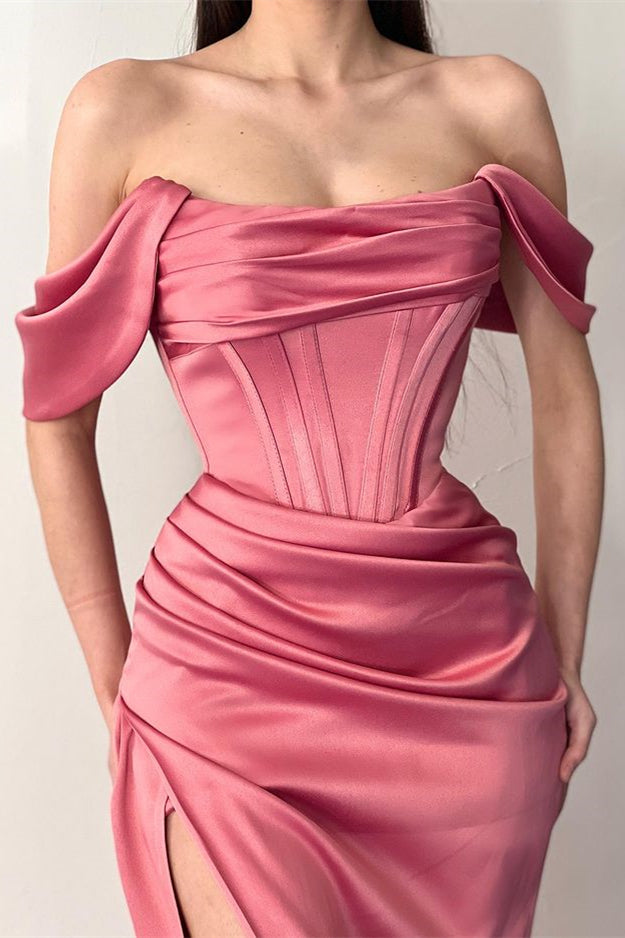 Dusty Rose – Schulterfreies, plissiertes Abendkleid im Meerjungfrau-Stil mit Schlitz