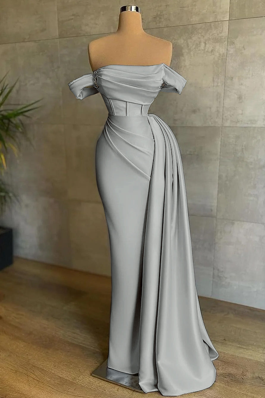 Ovlias Wunderschönes weißes, schulterfreies Ballkleid im Meerjungfrau-Stil mit Falten