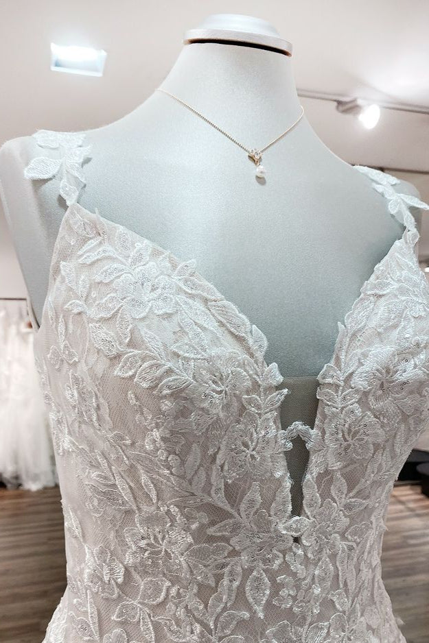 Langes A-Linien-Brautkleid mit V-Ausschnitt, Rüschen und offenem Rücken, Tüll und Spitze