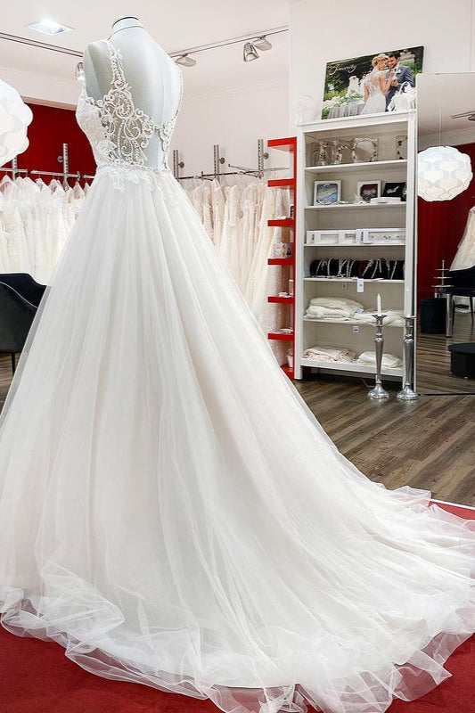 Elegantes, langes, bodenlanges Brautkleid mit Tüll-Schatz in A-Linie