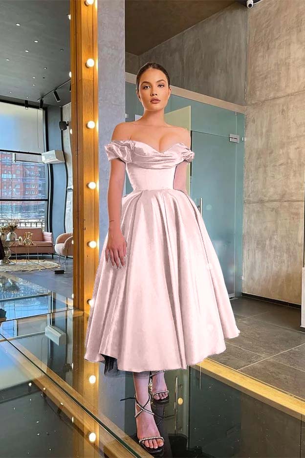 Schulterfreies Ballkleid, kurzes schwarzes Faltenkleid