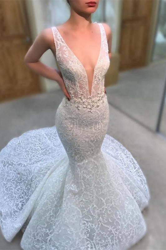 Ärmelloses, langes Meerjungfrau-Brautkleid mit tiefem V-Ausschnitt und Spitzenapplikationen