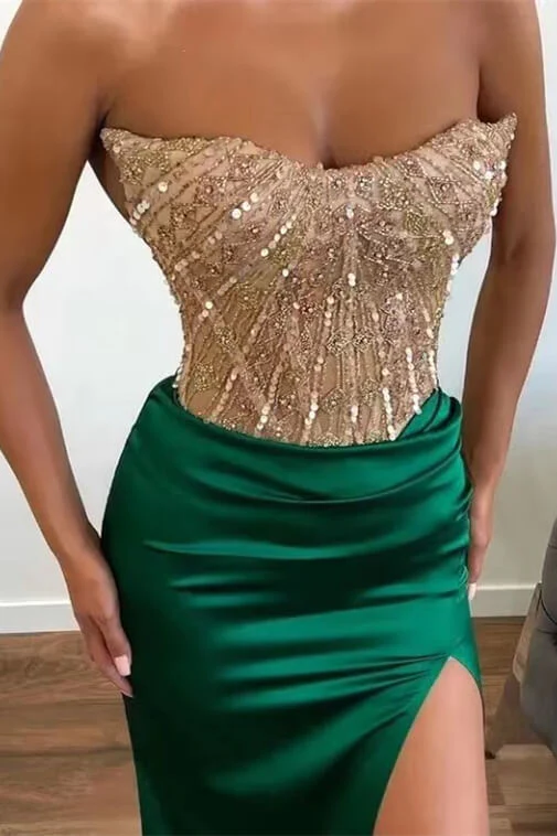 Dunkelgrünes, perlenbesetztes Meerjungfrau-Abschlussballkleid, trägerloses Kleid mit Schlitz und Pailletten