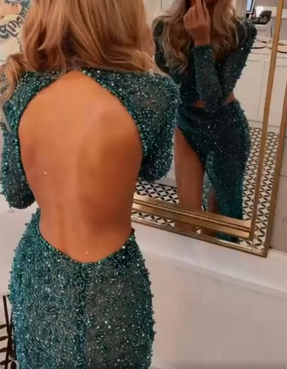 Blaues Meerjungfrau-Abschlussballkleid mit langen Ärmeln, Pailletten und Schlitz