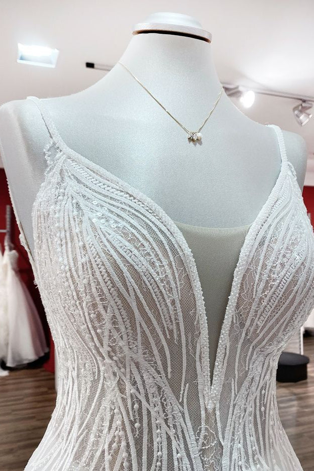 Ärmelloses, rückenfreies Brautkleid mit V-Ausschnitt, Pailletten, Rüschen und A-Linie-Tüll