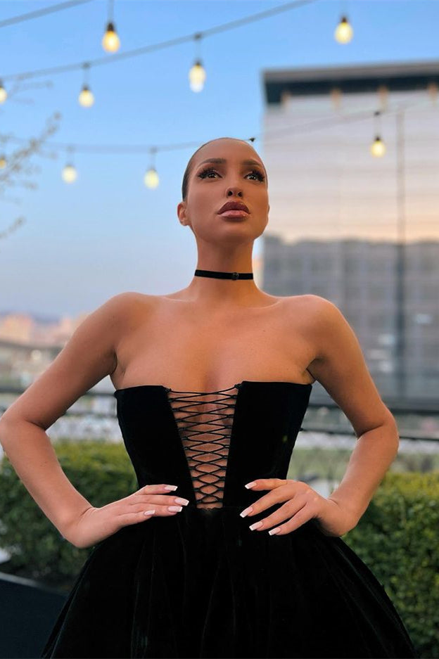 Trägerloses kurzes Ballkleid in A-Linie mit Taschen
