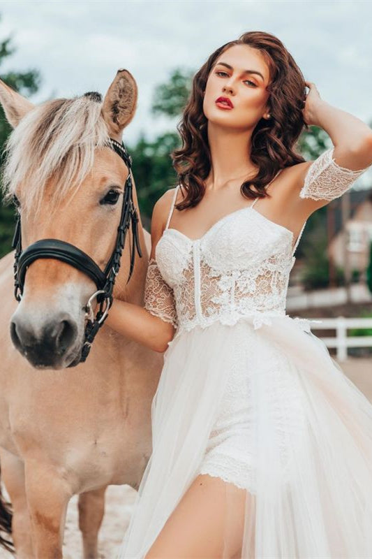 Brautkleid aus Spitze mit Spaghettiträgern, abnehmbaren Ärmeln und Schlitz