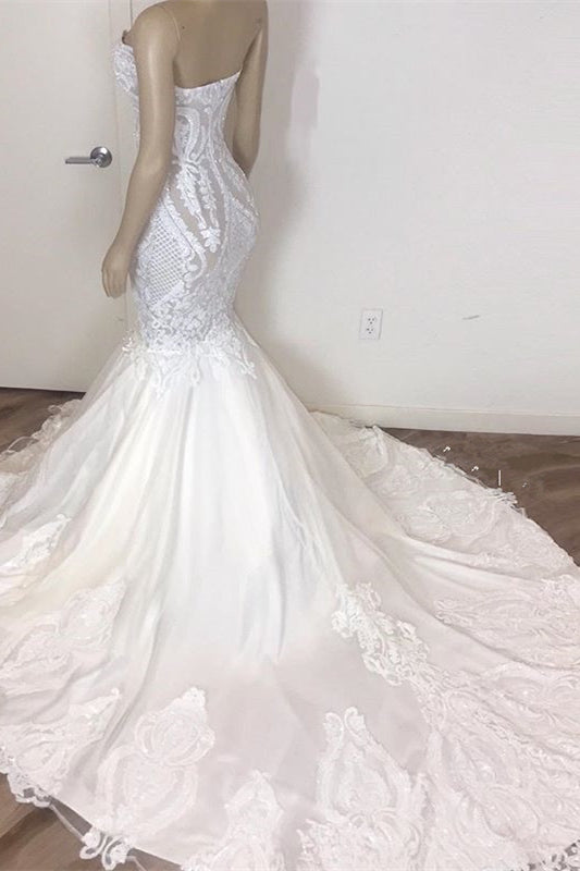 Herzförmiges, langes Brautkleid im Meerjungfrau-Stil mit Spitzenapplikationen