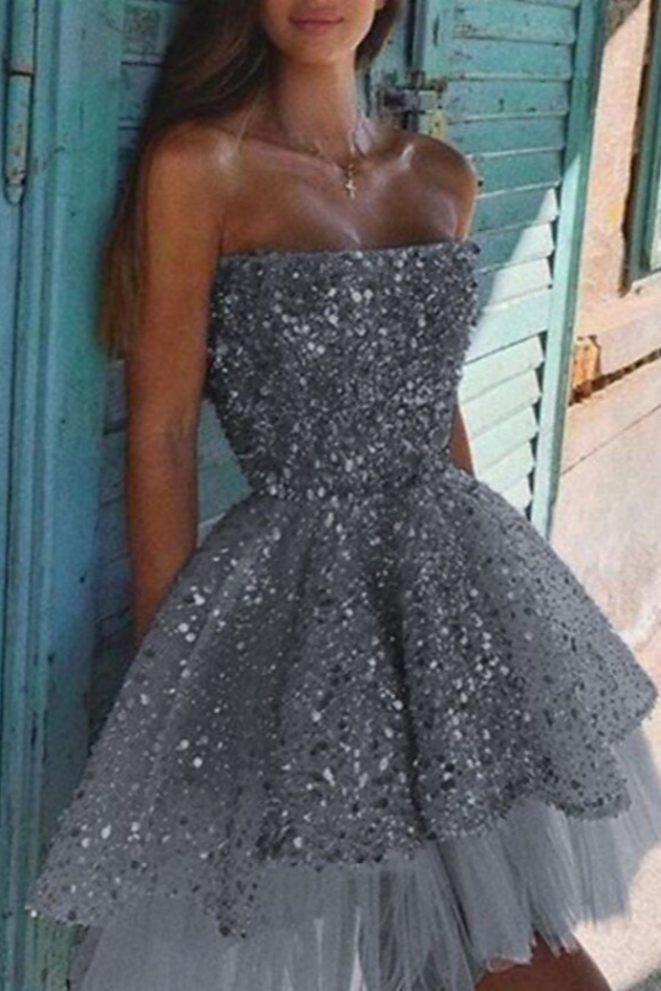 Silbernes, trägerloses, glitzerndes Heimkehrkleid mit Pailletten und Partykleid