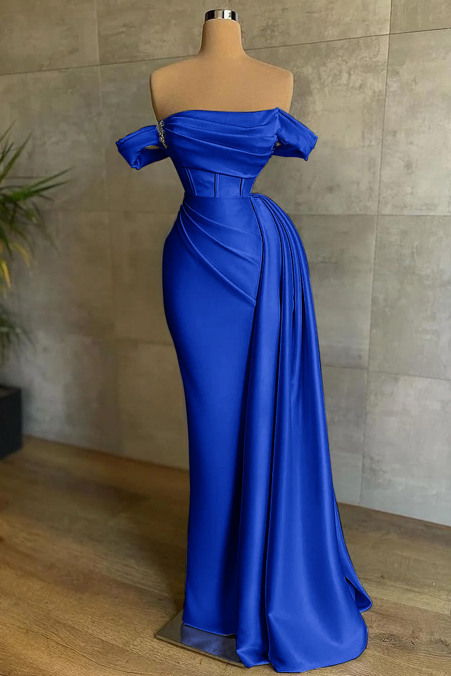 Ovlias Wunderschönes weißes, schulterfreies Ballkleid im Meerjungfrau-Stil mit Falten