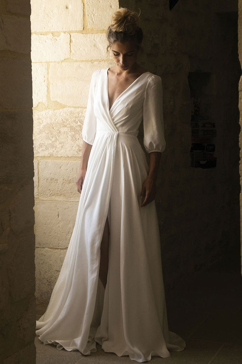 Halbärmeliges Brautkleid mit V-Ausschnitt