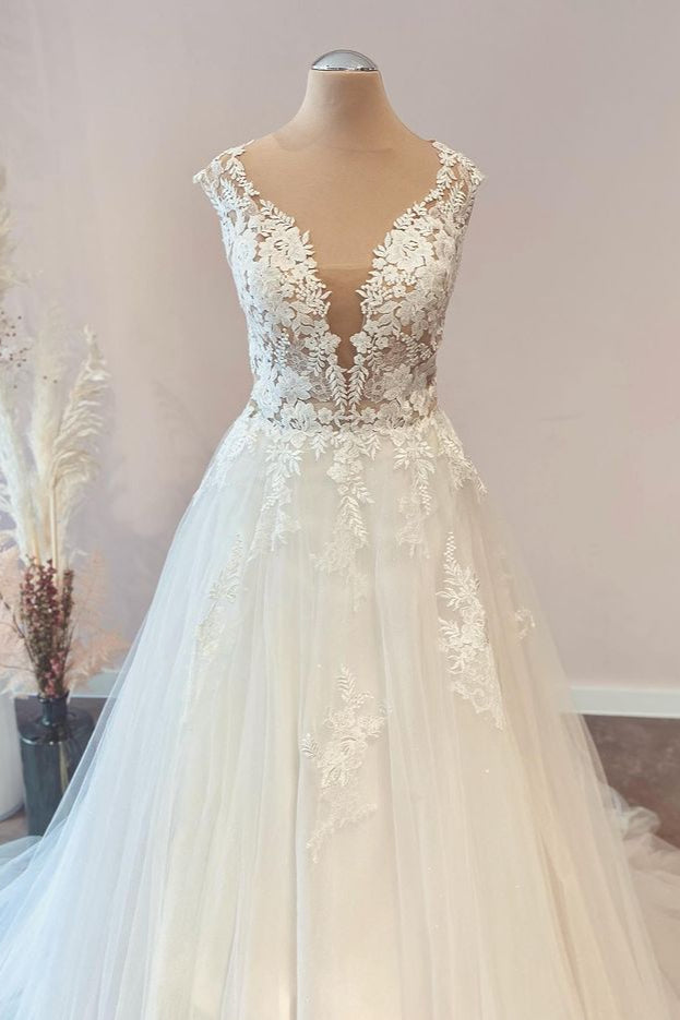 Ärmelloses, rückenfreies A-Linien-Brautkleid mit Wasserfallausschnitt und Spitzenapplikationen
