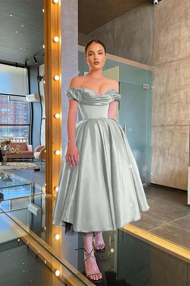Schulterfreies Ballkleid, kurzes schwarzes Faltenkleid