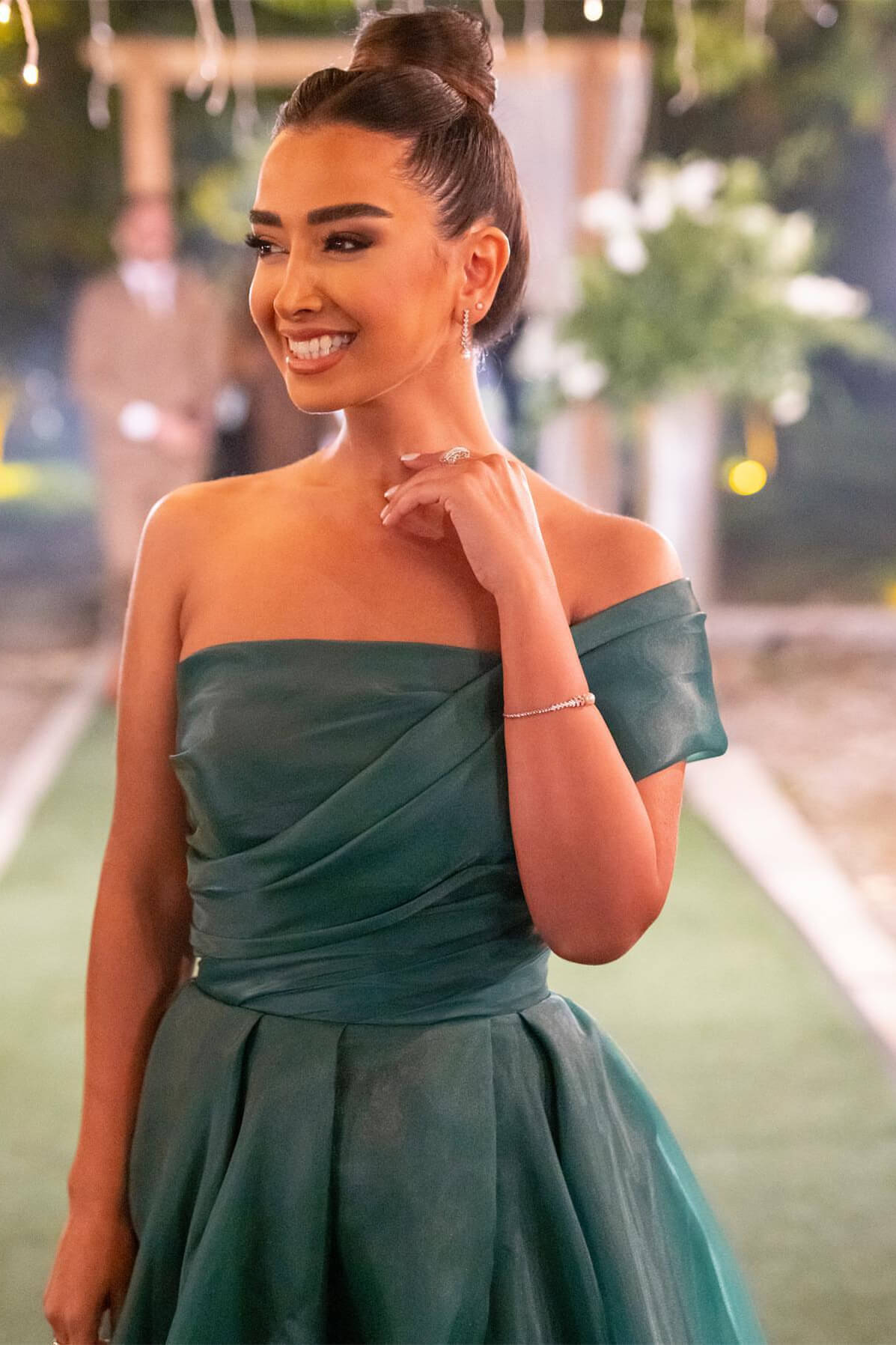 Dunkelgrünes trägerloses One-Shoulder-Meerjungfrauen-Abendkleid mit Schlitz vorne und Schleife