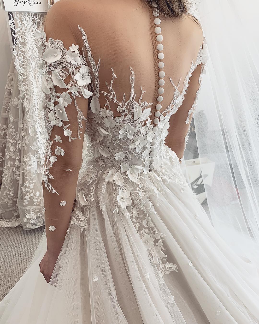 Elegantes Brautkleid in A-Linie mit Herzausschnitt und langen Ärmeln und Spitzenapplikationen