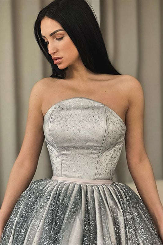 Silbernes, trägerloses, kurzes Ballkleid in A-Linie mit Pailletten
