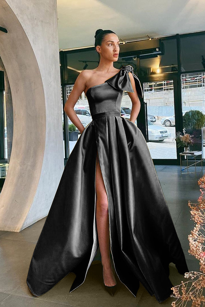 Gelbes One-Shoulder-Abschlussballkleid mit Schlitz und Taschen