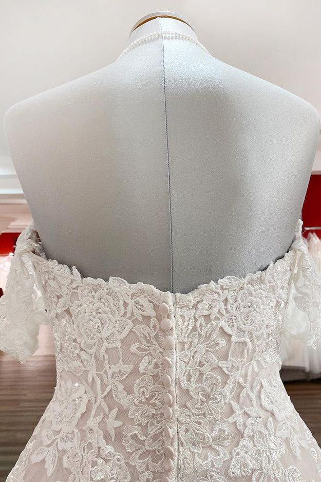 Bescheidenes langes schulterfreies Prinzessinnen-Brautkleid mit Tüll-Spitzenrüschen