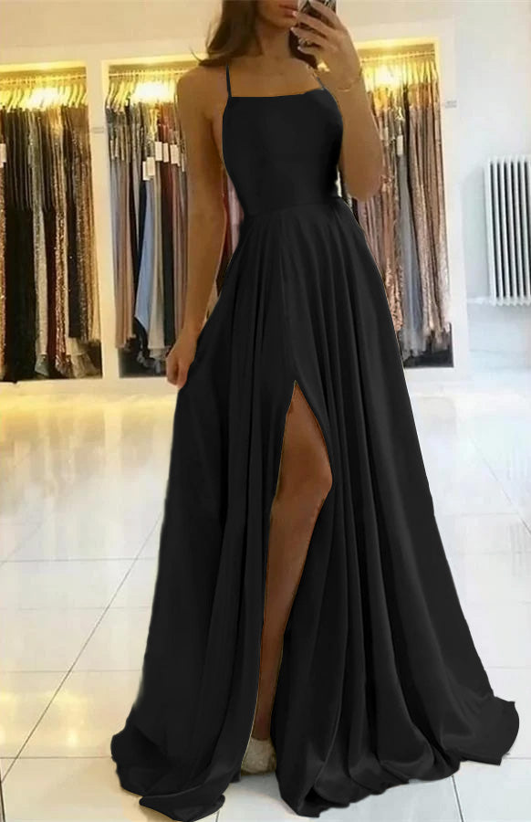 Salbeigrünes, langes, plissiertes Ballkleid mit Spaghettiträgern und Schlitz