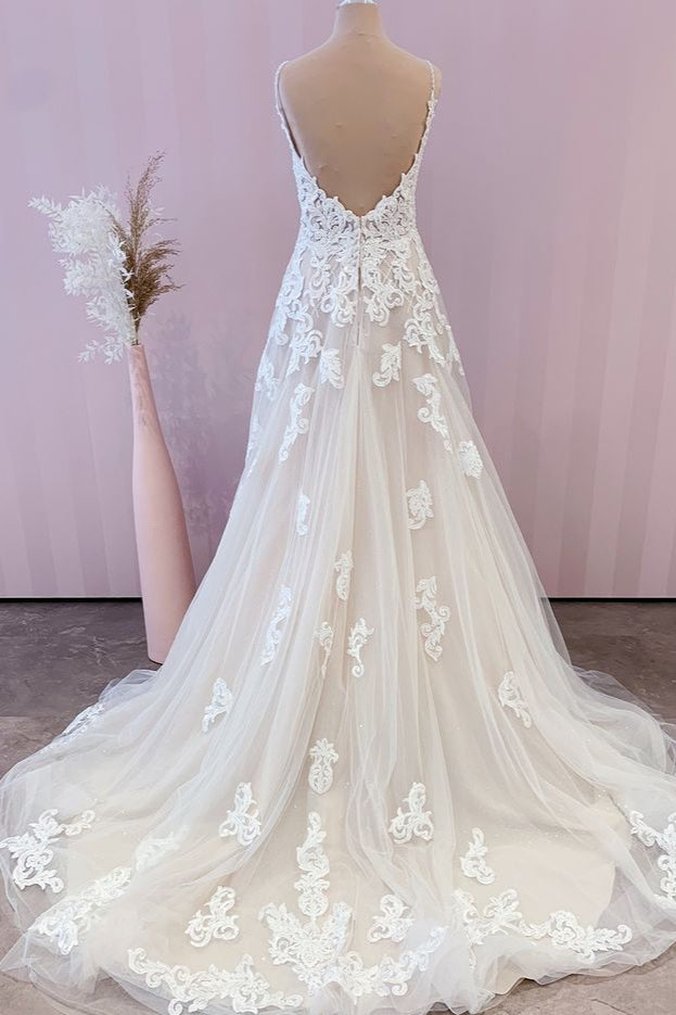 Atemberaubendes Brautkleid in A-Linie, Spaghettiträger, Tüll, bodenlang, mit Spitzenapplikationen