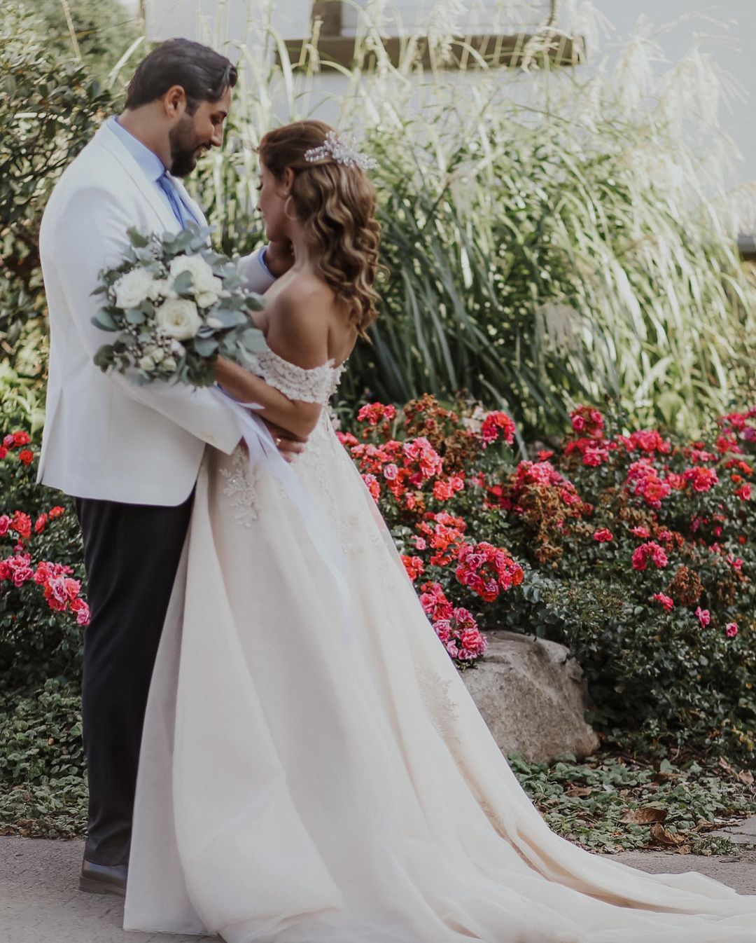Langes, schulterfreies Boho-Brautkleid in A-Linie mit Spitze und Tüll